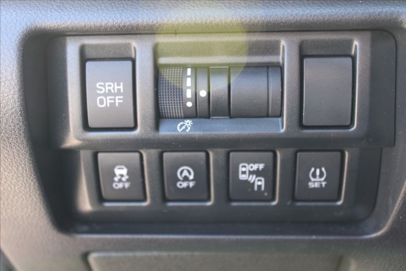 Subaru XV 1,6 i  1.MAJ,A/T,DPH,EXECUTIVE - fotka 21 z 28