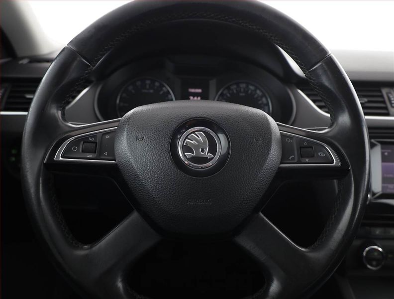 Škoda Octavia (2014) 1.6 TDI, Tempomat - fotka 8 z 14