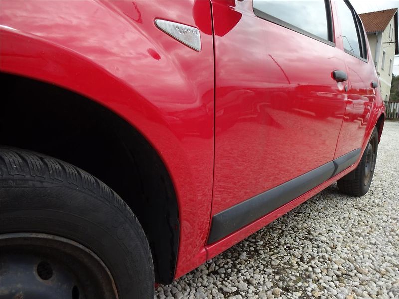 Dacia Sandero 1,4i 55kW - fotka 13 z 39