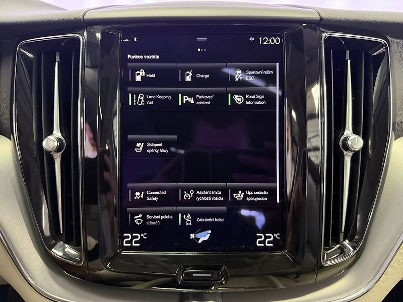 Volvo XC60 T6 AWD RECHARGE, ACC, PANORAMA - fotka 22 z 31