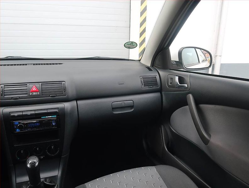 Škoda Octavia (2010) Ambiente 1.9 TDI , nová STK - fotka 8 z 16