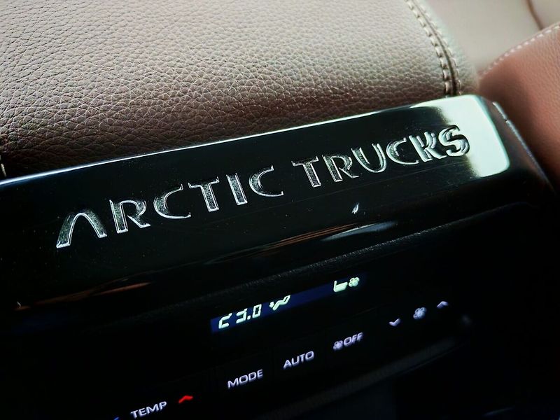 Toyota Land Cruiser Arctic Trucks AT 37 - fotka 12 z 17