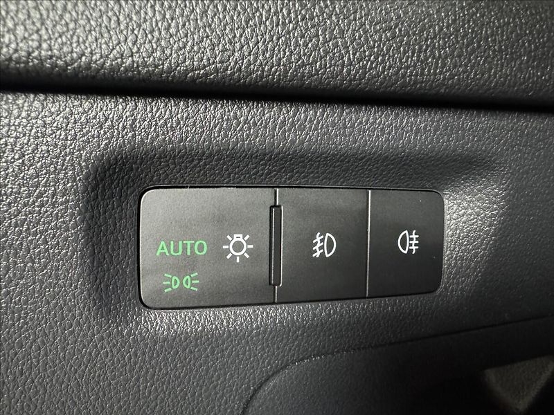 Škoda Octavia 2,0 TDi  DSG Tour Virtual Matr - fotka 22 z 45