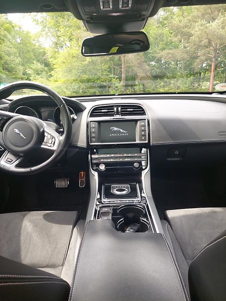 Jaguar XE Vynikající sportovní auto - fotka 6 z 10