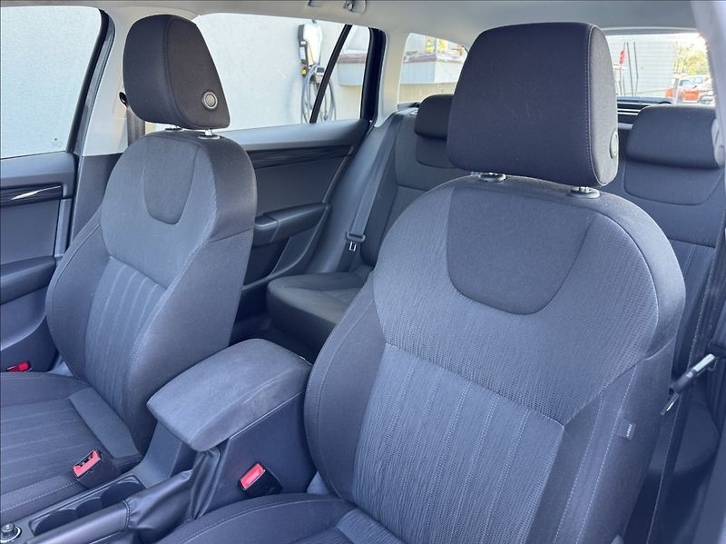 Škoda Octavia 2,0 TDI DSG STYLE DPH 1.maj ČR - fotka 21 z 50