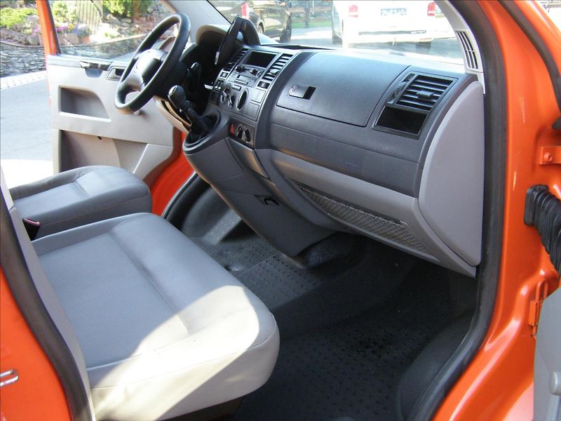 Volkswagen Transporter 1,9   DVOJKABINA 6 MIST - fotka 24 z 27