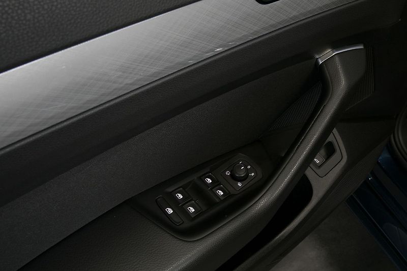 Volkswagen Passat 2.0TDI 110kW DSG ACC Kam Tažné - fotka 16 z 30