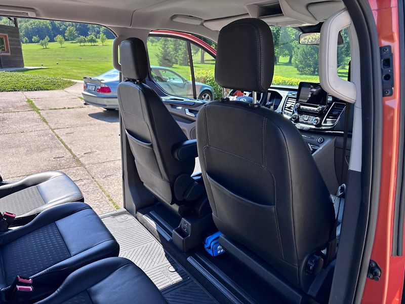 Ford Tourneo Custom (2018) Turneo Custom L2Sport - fotka 12 z 14