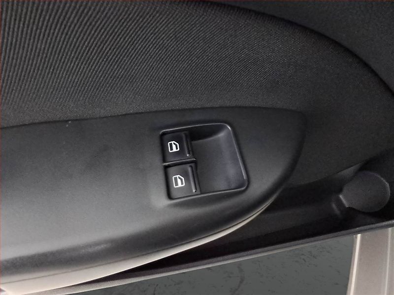 Škoda Octavia (2011) 1.6 - fotka 15 z 15