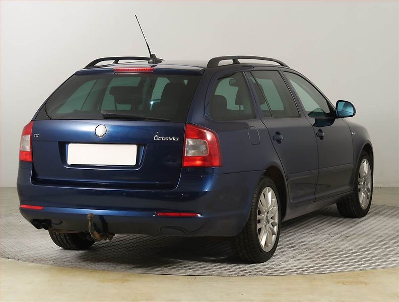 Škoda Octavia (2009) Laurin&Klement 2.0 TDI - fotka 5 z 26