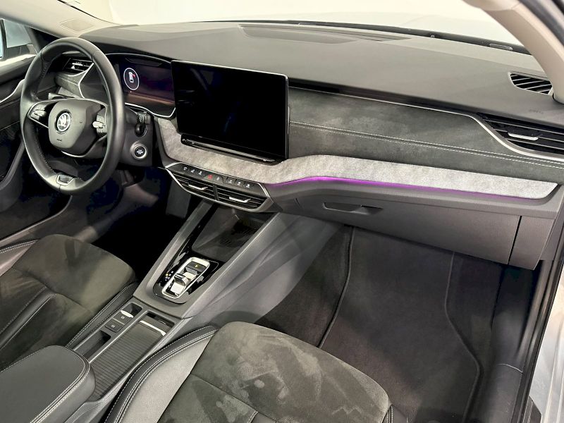Škoda Octavia (2024) SELECTION PREMIUM EDITION 2.0T - fotka 26 z 32