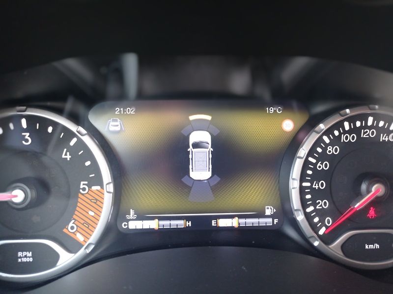 Jeep Renegade 2.0 JTD-MJET 4x4/1Maj/DigKlima - fotka 26 z 44