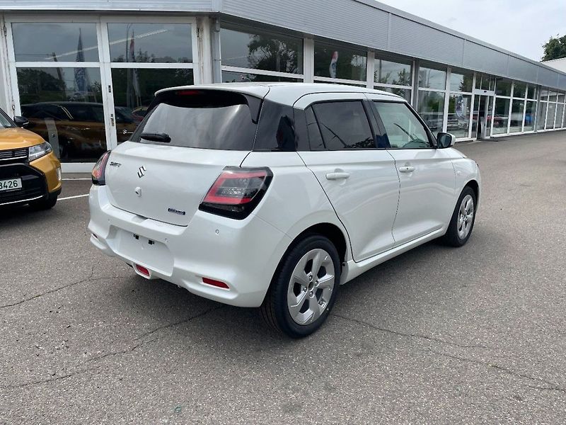 Suzuki Swift Premium 1,2 DualJet Hybrid - fotka 7 z 10