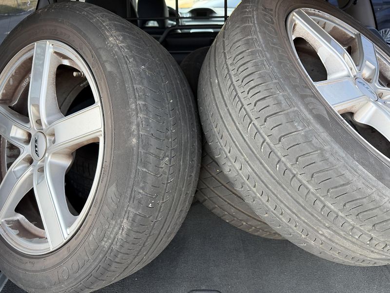 Volvo XC70 2.4 D4 4X4 MANUAL SERVISKA - fotka 44 z 45