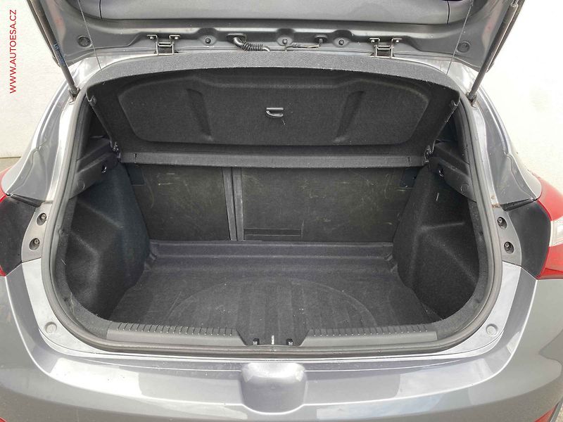 Hyundai i30 (2013) 1.4 CVVT, AC, park.čidla - fotka 7 z 14