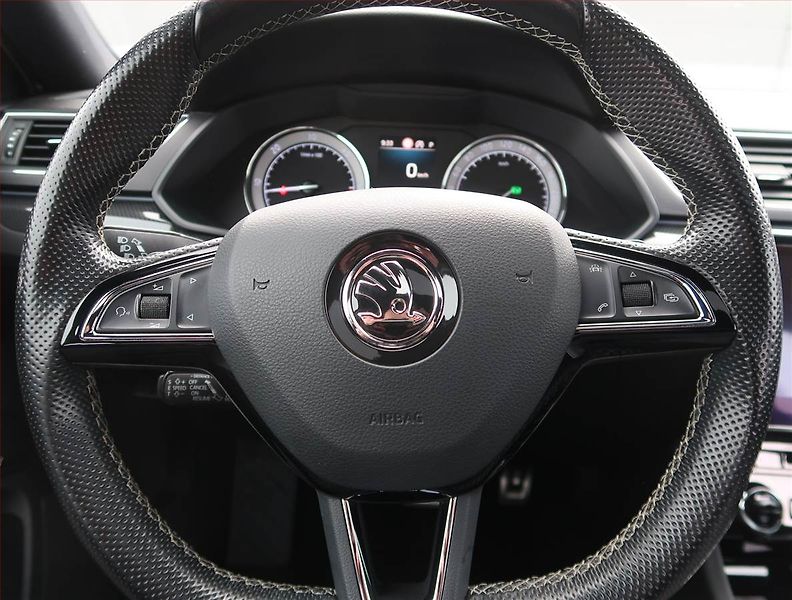Škoda Superb (2018) Sportline 2.0 TDI - fotka 18 z 25