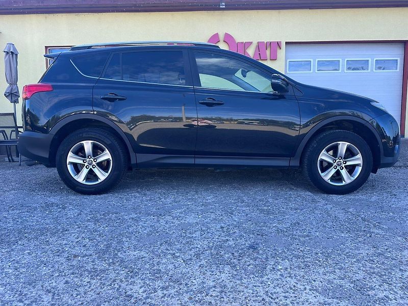 Toyota RAV4 (2015) 2.0i 4x4/Tažné/Kamera/Tempomat - fotka 2 z 28