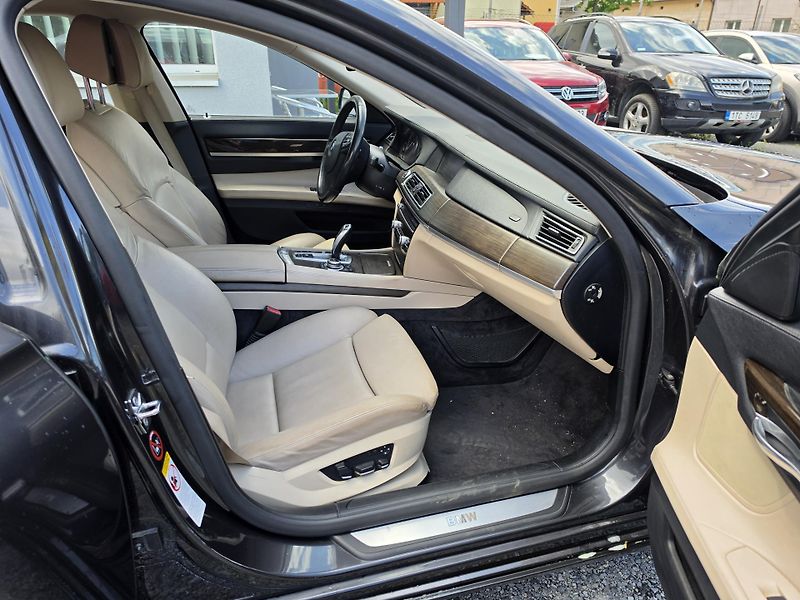 BMW Řada 7 730d  - fotka 17 z 19