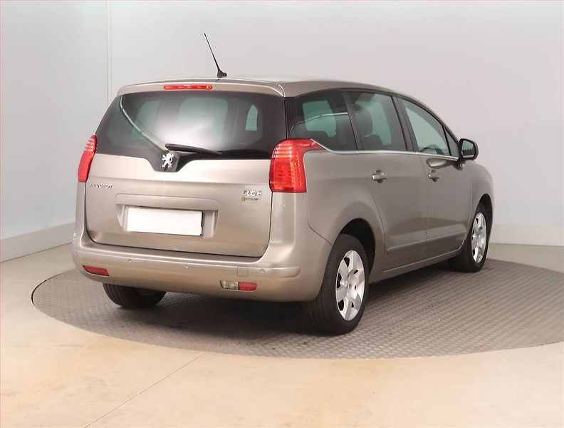 Peugeot 5008 (2012) 1.6 HDi, Serv.kniha, Tempomat - fotka 5 z 15