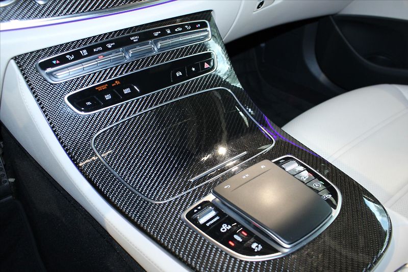 Mercedes-Benz Třídy E 53 AMG 4MATIC+ MB100/DIS+/Pano - fotka 30 z 39