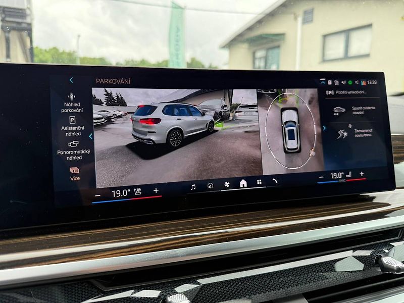BMW X5 3,0 210 kW xDrive30d - fotka 27 z 55
