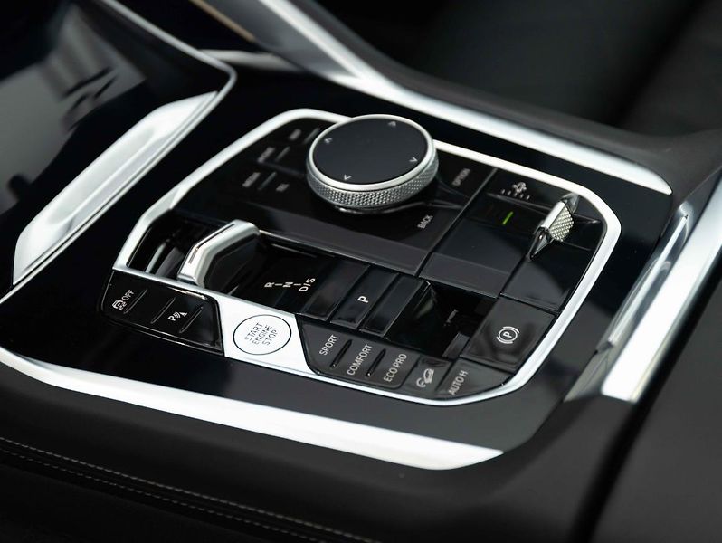 BMW X6 xDrive30d - fotka 15 z 24