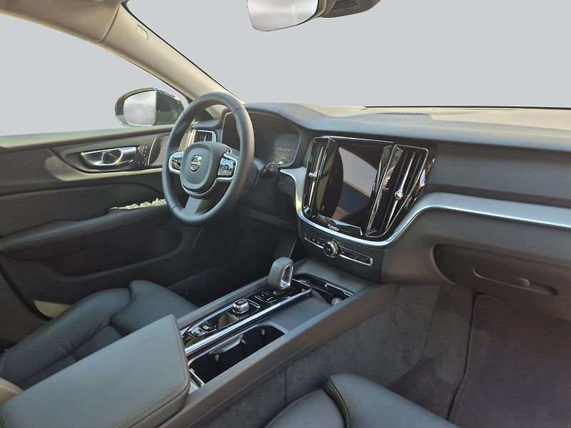 Volvo V60 B4 Plus Dark - fotka 12 z 15