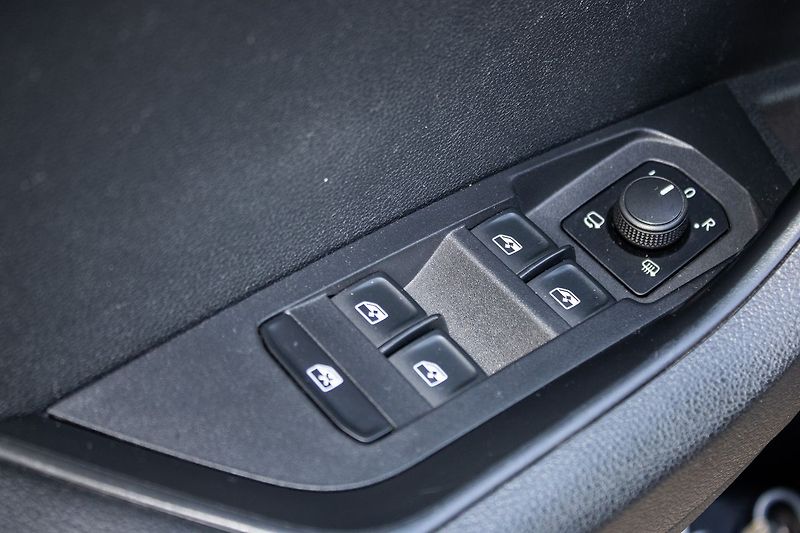 Škoda Karoq 1.0 TSI DSG, tažné - fotka 11 z 38