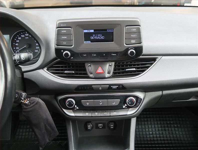 Hyundai i30 (2022) Comfort 1.0 T-GDI, Serv.kniha - fotka 12 z 15