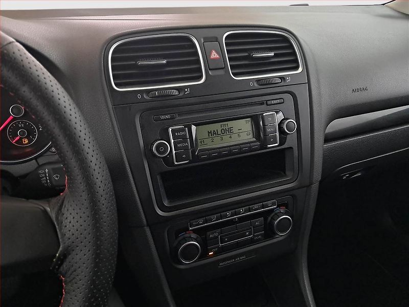 Volkswagen Golf (2010) 1.2 TSI, Serv.kniha - fotka 12 z 16