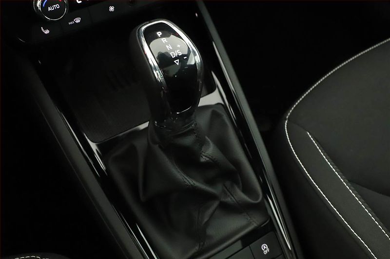 Škoda Kamiq (2025) 1.5 TSI, MONTE CARLO, AUTOMAT - fotka 13 z 20