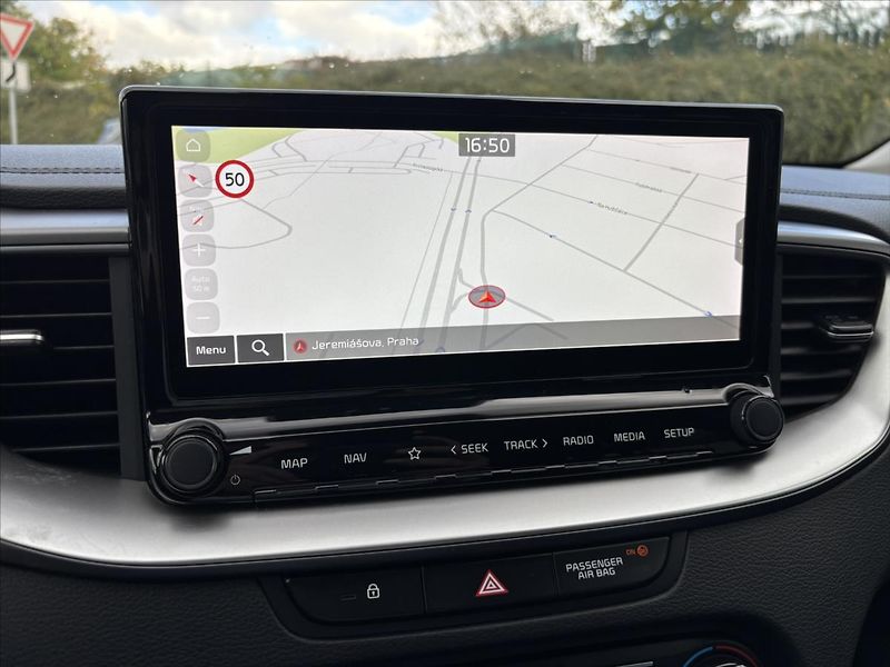 Kia Ceed 1,5 TGDi 118kW TOP ZÁRUKA NAVI - fotka 17 z 40