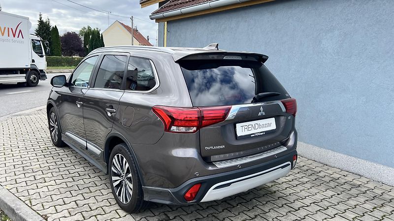 Mitsubishi Outlander INSTYLE 2,0 MIVEC 4X4 A/T - fotka 5 z 16