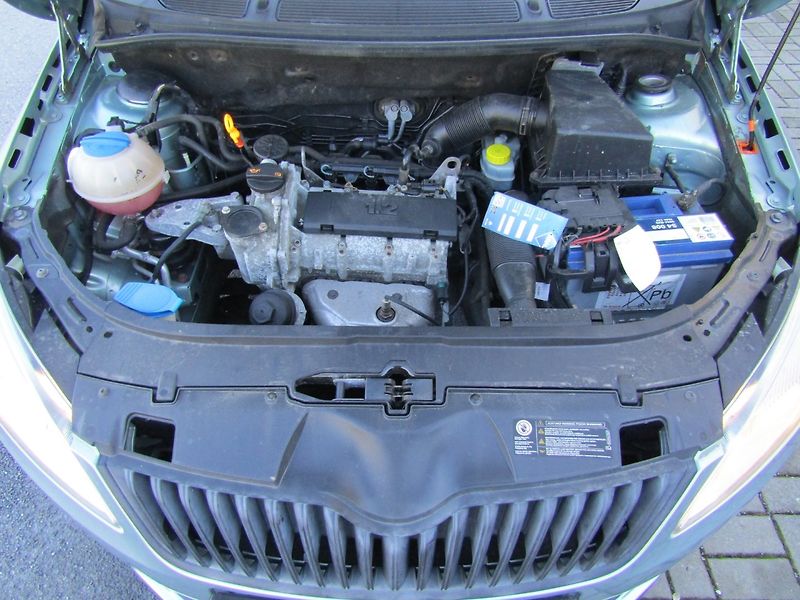Škoda Fabia (2012) 1.2 12v 44kW ZIMNÍ PNEU - fotka 33 z 34