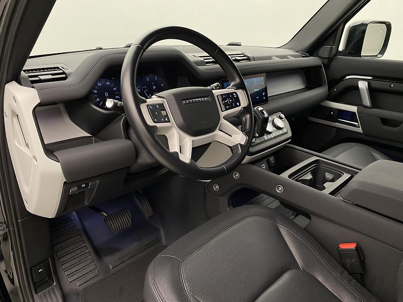 Land Rover Defender 110 D300 X-DYNAMIC SE AWD AUT  - fotka 4 z 46