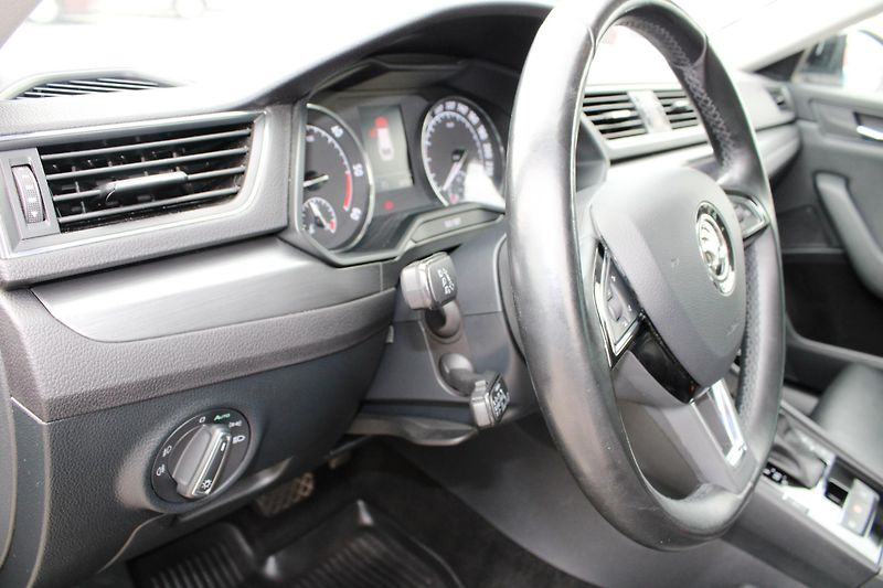 Škoda Superb (2018) 2,0TDI KŮŽE NAVI KLIMA  ALU 19 - fotka 20 z 44