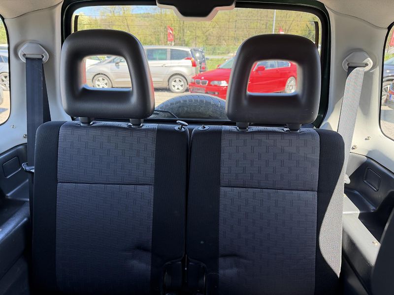 Suzuki Jimny 1,3i 4x4 - fotka 14 z 18