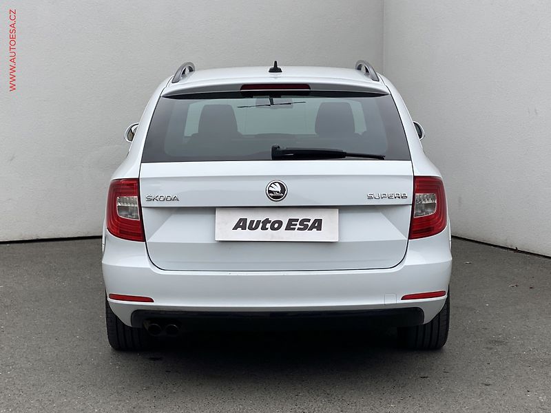 Škoda Superb (2015) 2.0 TDi, Ambition, DSG, navi - fotka 5 z 19