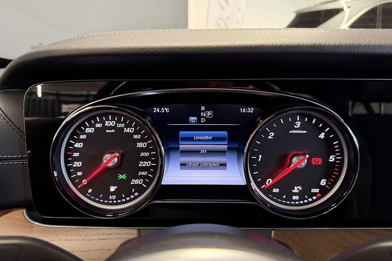 Mercedes-Benz Třídy E (2018) E 200d Exclusive - fotka 43 z 103