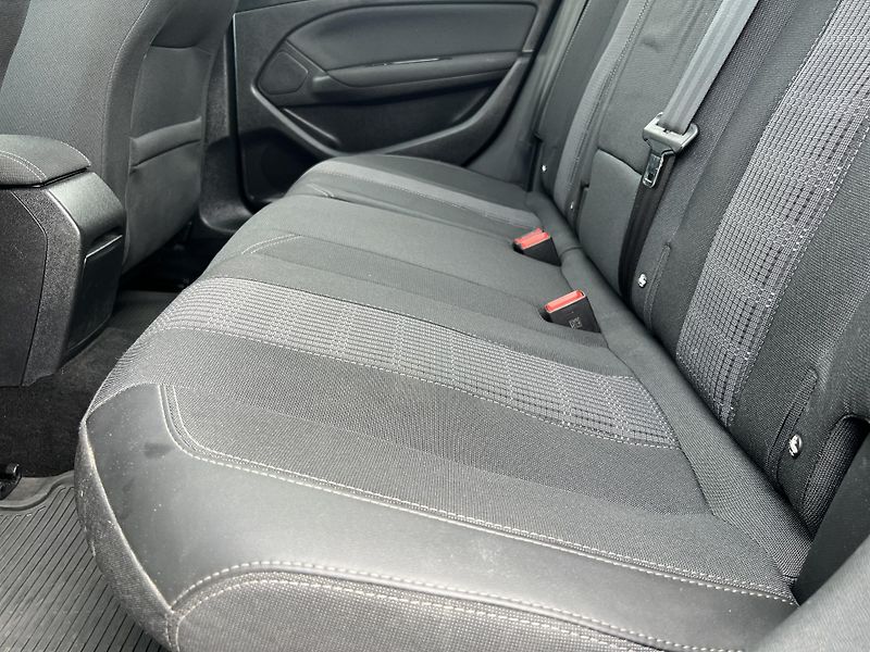 Peugeot 308 1.6HDi NAVI KLIMA TAŽNÉ ALU - fotka 27 z 45