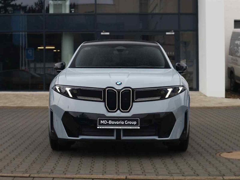 BMW iX3 - fotka 2 z 10