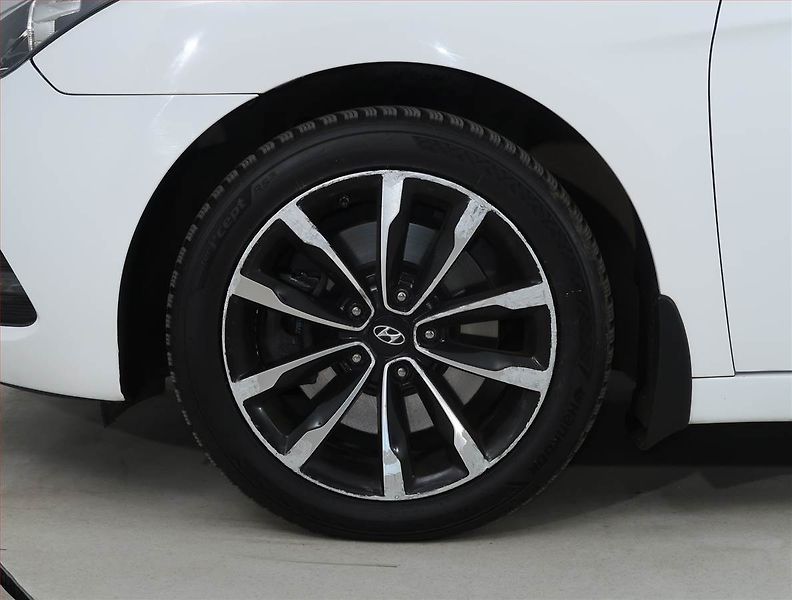Hyundai i40 (2017) 1.7 CRDi, Serv.kniha, Navi - fotka 14 z 22