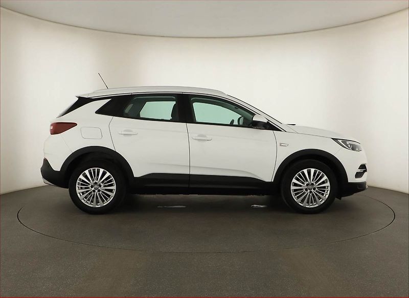Opel Grandland X (2020) 1.2 Turbo, Automat, Serv.kniha - fotka 6 z 14
