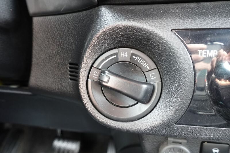 Toyota Hilux 2.8D4-D 6AT Invincible + Sport - fotka 22 z 33