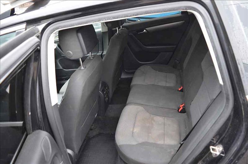 Volkswagen Passat (2014) VARIANT 1,6 TDI DSG - fotka 17 z 21