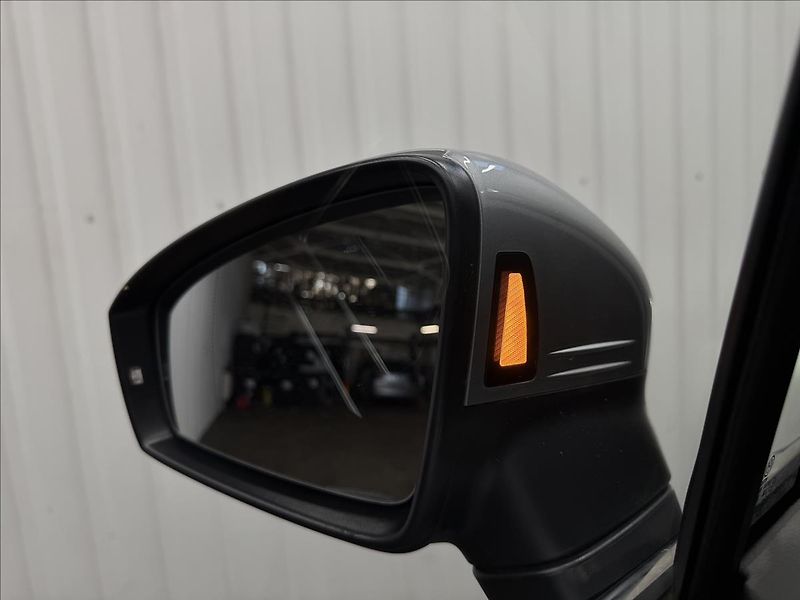 Volkswagen Tiguan Allspace R-LINE 180kW DCC H&K HUD PANO - fotka 43 z 50