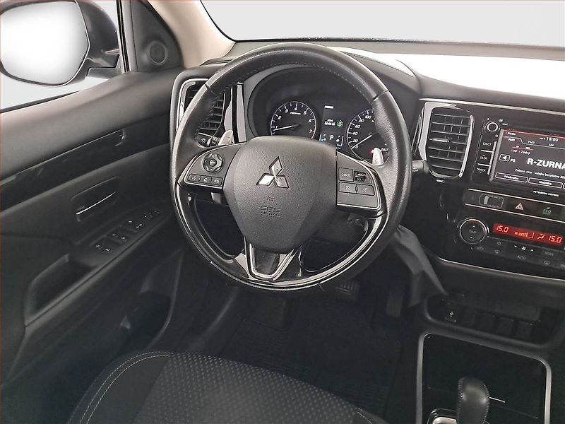 Mitsubishi Outlander (2019) 2.0, 4X4, Automat, ČR,1.maj - fotka 7 z 21
