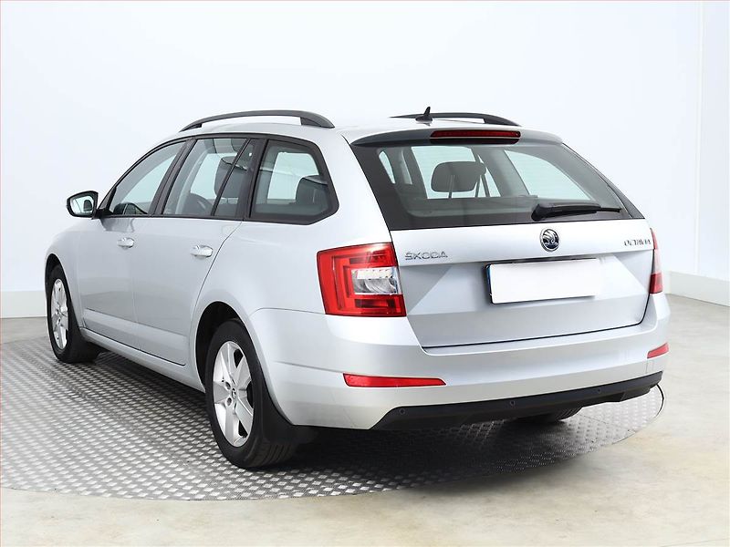 Škoda Octavia (2017) Ambition 1.6 TDI, Serv.kniha - fotka 4 z 14