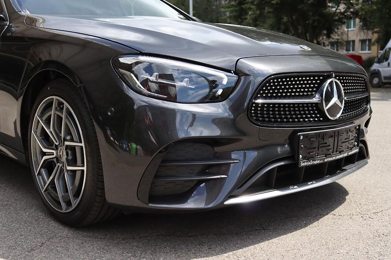 Mercedes-Benz Třídy E E 300D 4MATIC KOMBI AMG 195kW - fotka 6 z 50