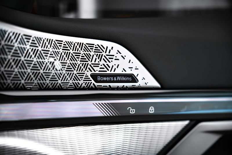 BMW Řada 5 550 e xDrive - fotka 22 z 25